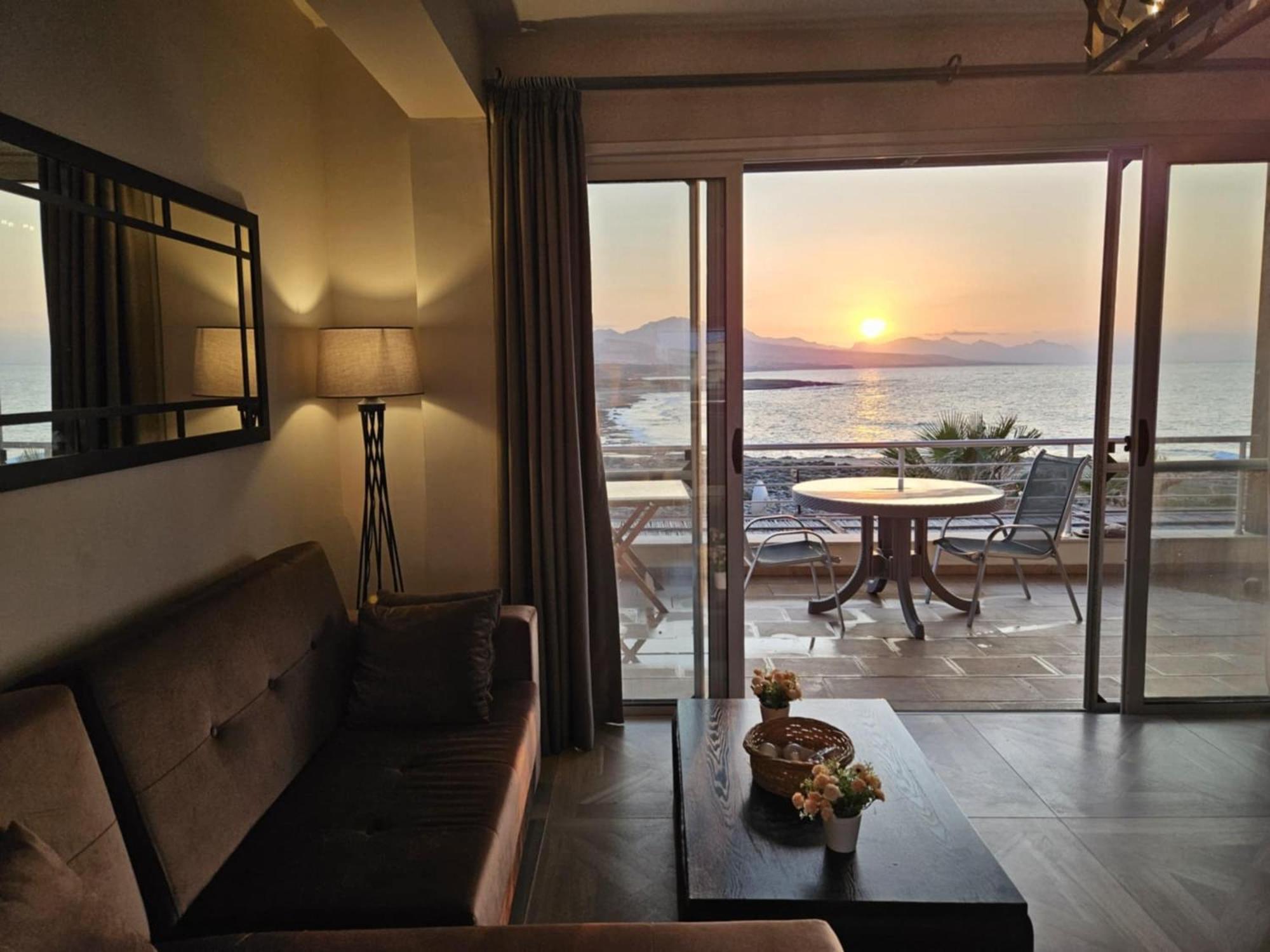 Beachfront Penthouse With Beautiful View In North Cyprus Дом отдыха Agios Nikolaos (Famagusta)