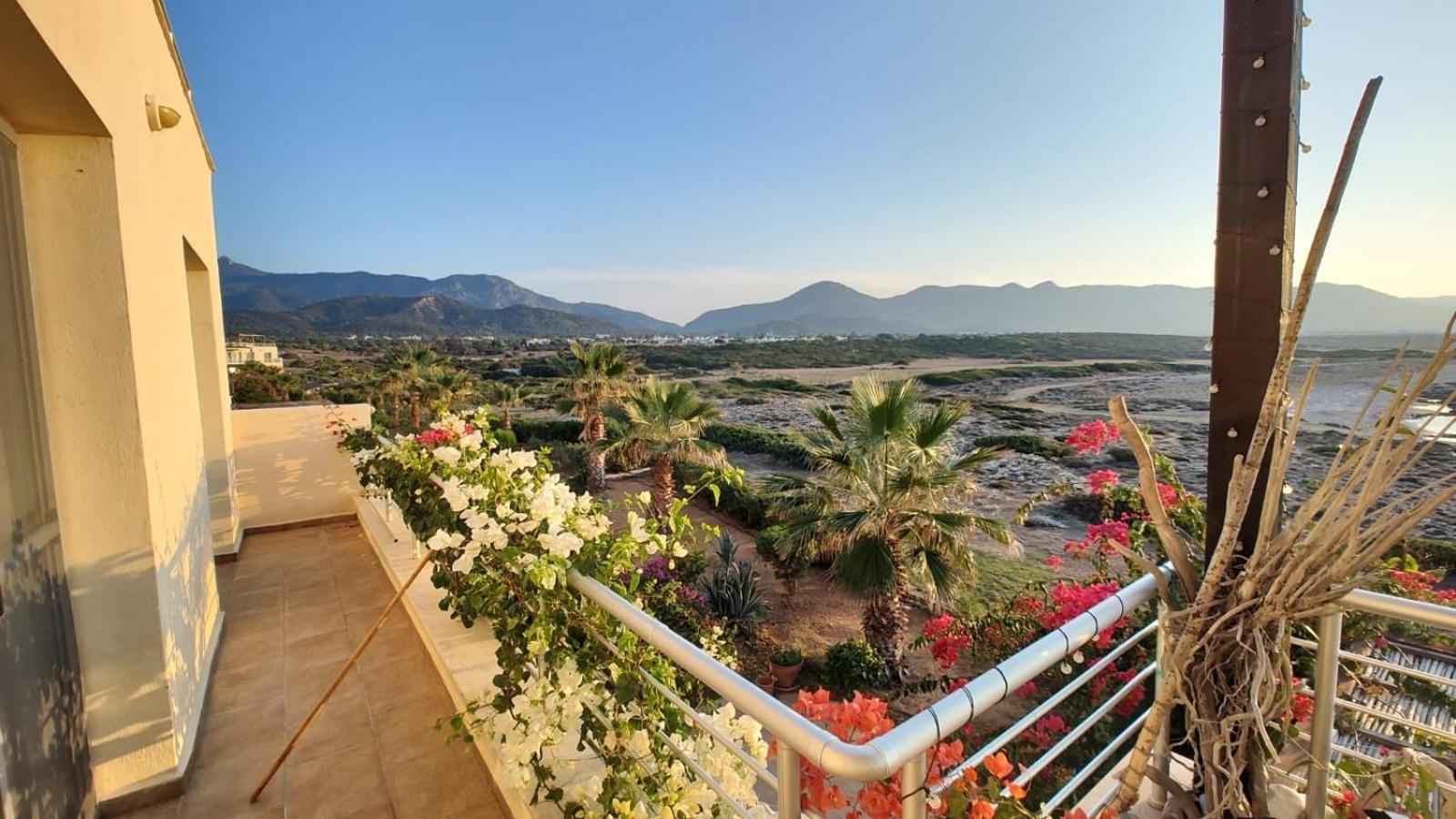 Beachfront Penthouse With Beautiful View In North Cyprus Дом отдыха Agios Nikolaos (Famagusta)